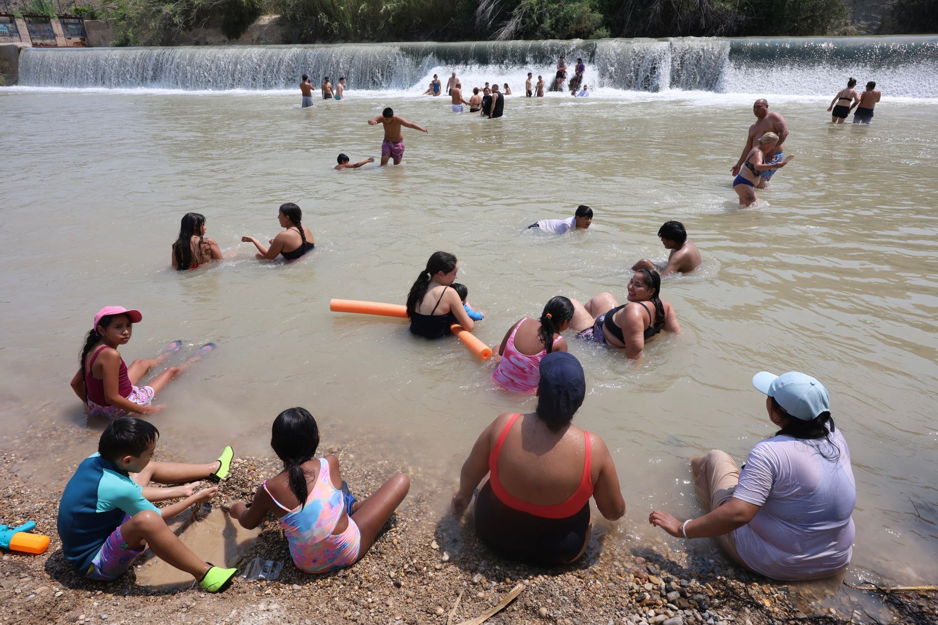 En imágenes, los ríos de la Región de Murcia se convierten en refugio contra la ola de calor