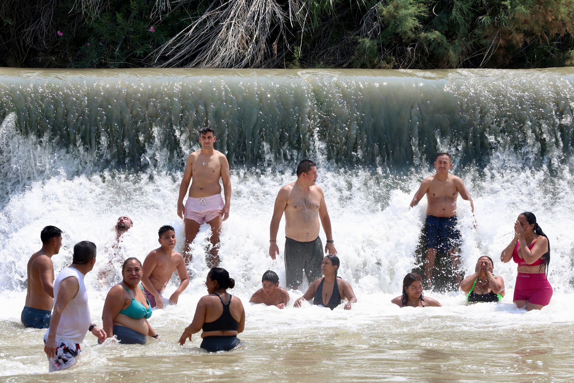 En imágenes, los ríos de la Región de Murcia se convierten en refugio contra la ola de calor