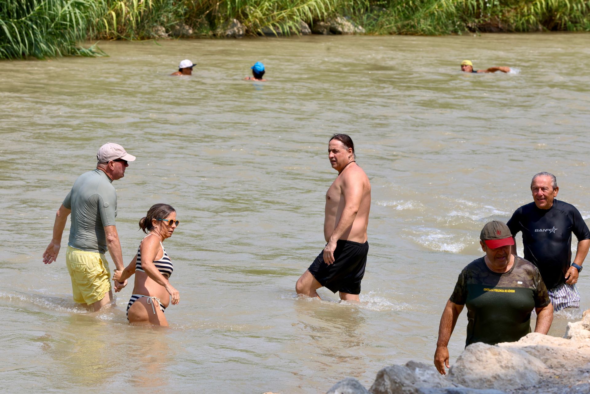 En imágenes, los ríos de la Región de Murcia se convierten en refugio contra la ola de calor