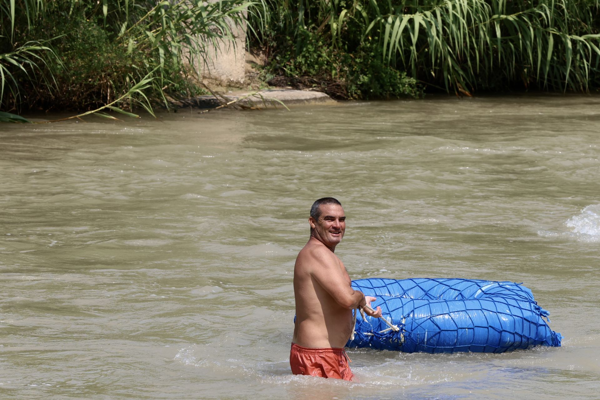 En imágenes, los ríos de la Región de Murcia se convierten en refugio contra la ola de calor