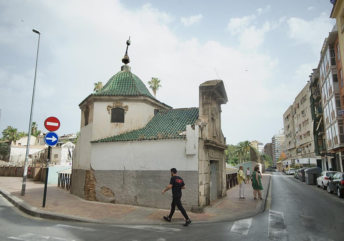 La ermita del Salitre, en la plaza peatonal que se pretende rebajar para mejorar la accesibilidad y recuperar la volumetría del edificio.