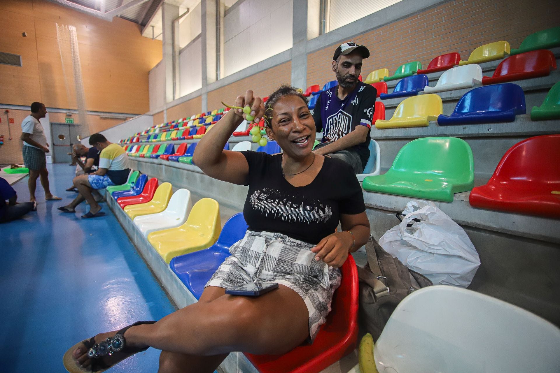 En imágenes, Murcia sufre la alerta roja por calor y el pabellón Cagigal se habilita como refugio climático