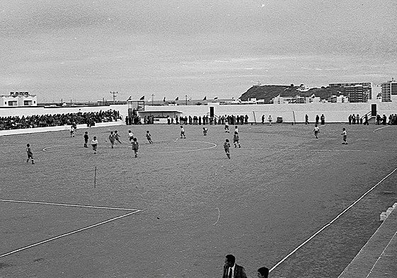 Una imagen del Bala Azul-Torrevieja jugado el 14 de diciembre de 1975.