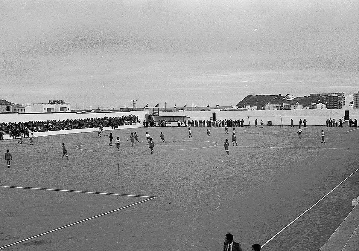 Una imagen del Bala Azul-Torrevieja jugado el 14 de diciembre de 1975.