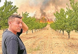 José Manuel Sánchez, el lunes ante el incendio en Cieza.