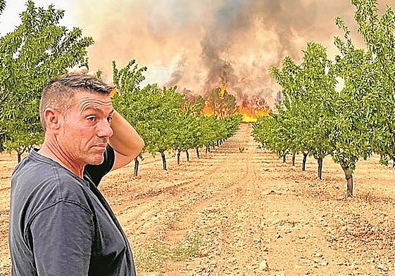 José Manuel Sánchez, el lunes ante el incendio en Cieza.