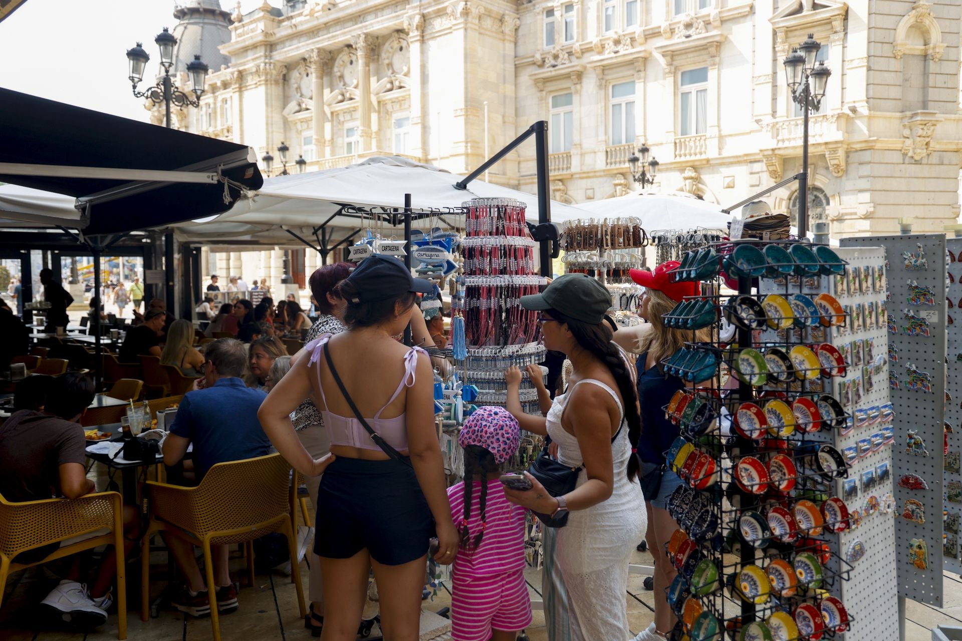 Dos cruceros llenan las calles de Cartagena con más de 7.000 turistas