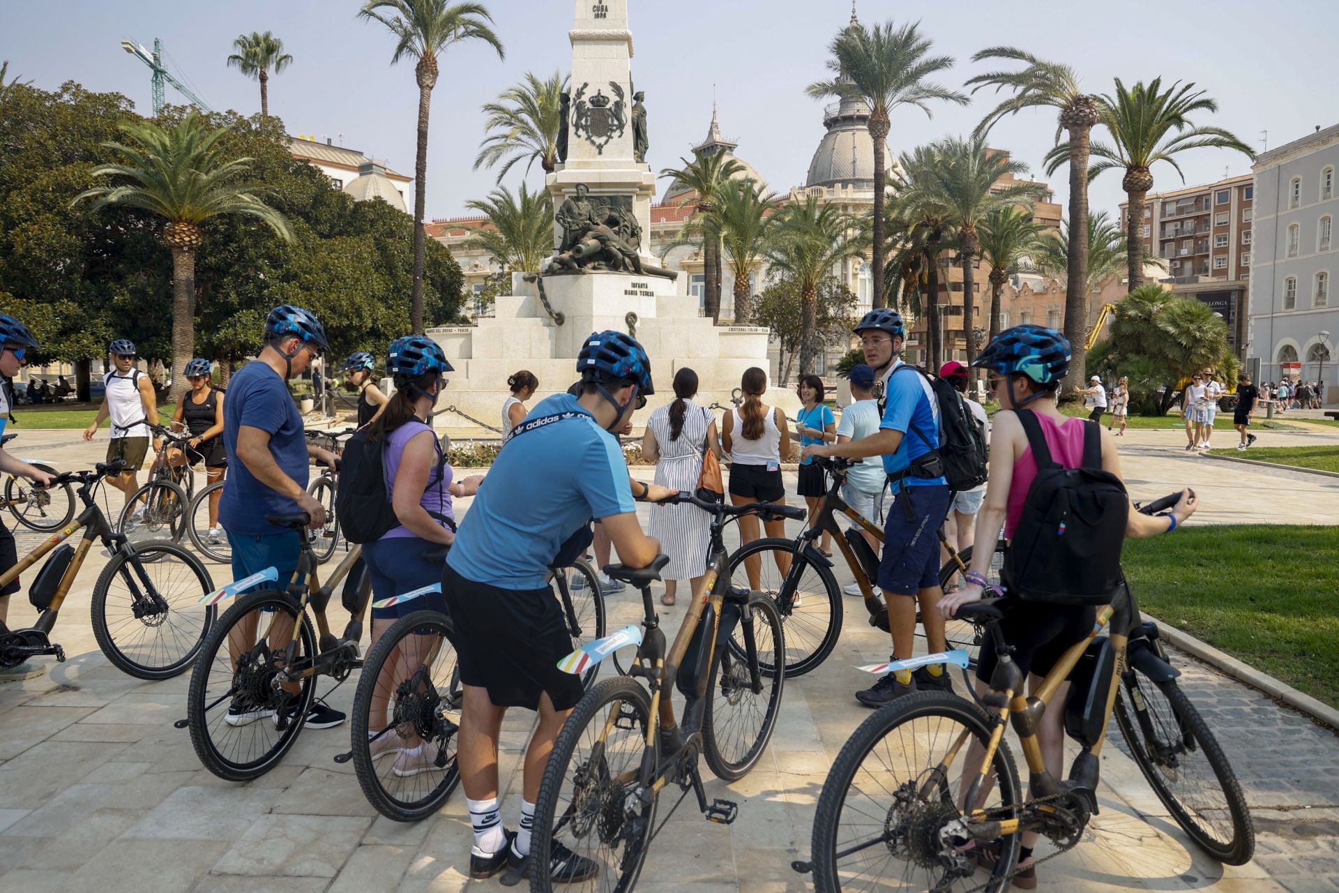 Dos cruceros llenan las calles de Cartagena con más de 7.000 turistas