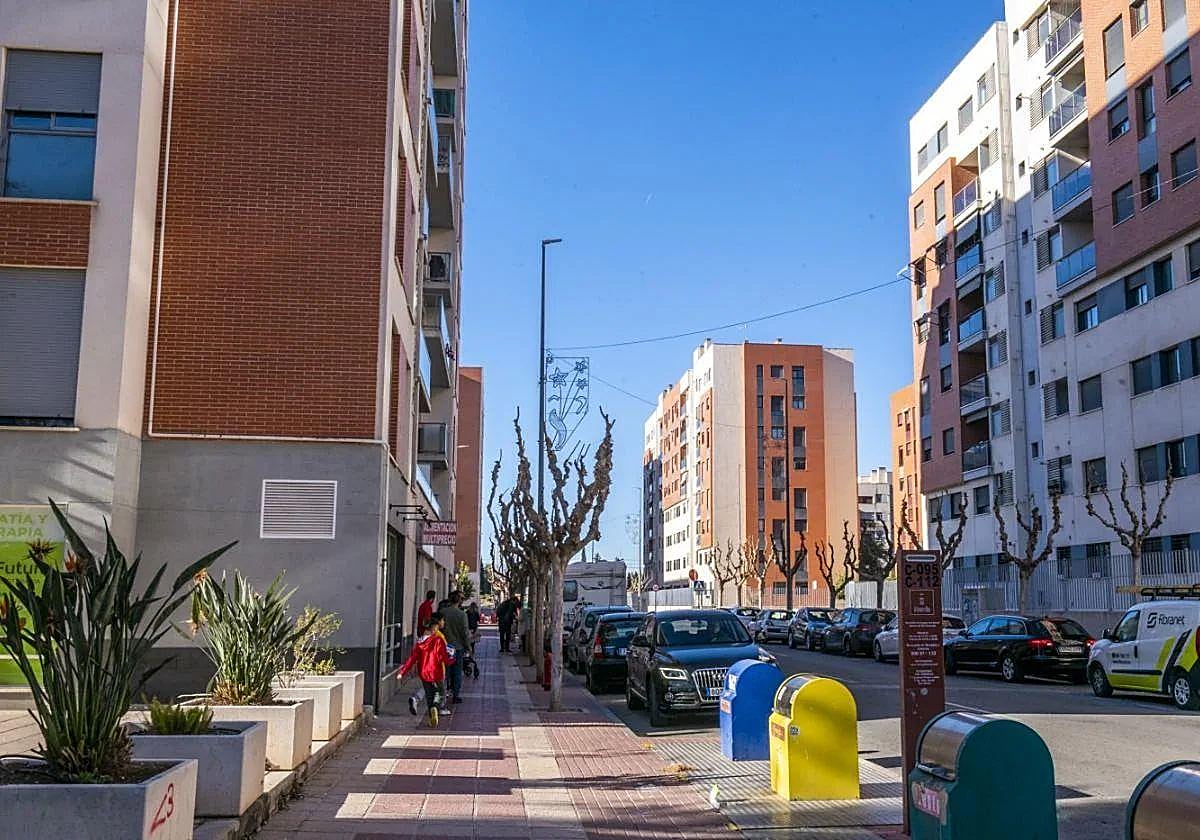 Una de las calles de la urbanización Joven Futura.
