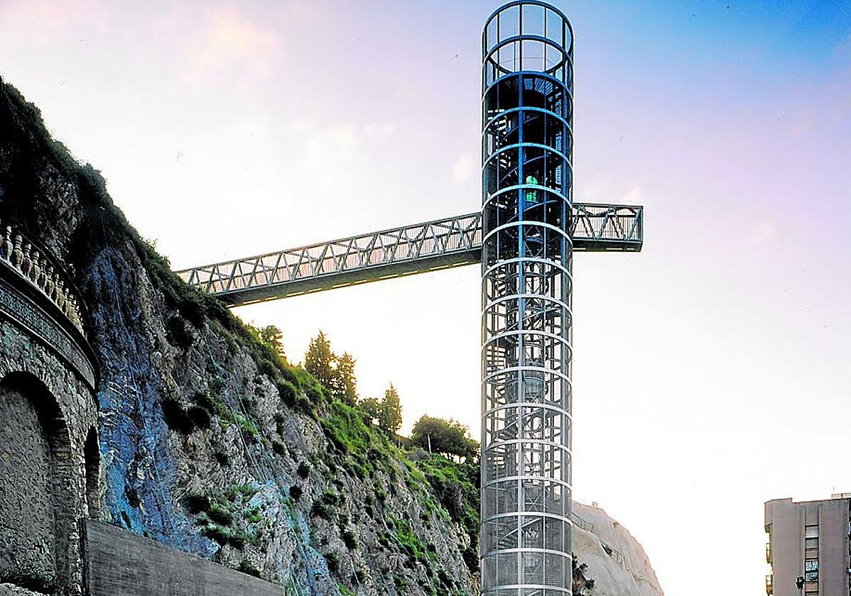 Ascensor panorámico del Parque Torres. Martín Lejarraga, Andrés Cánovas, Atxu Amann y Nicolás Maruri. 2001