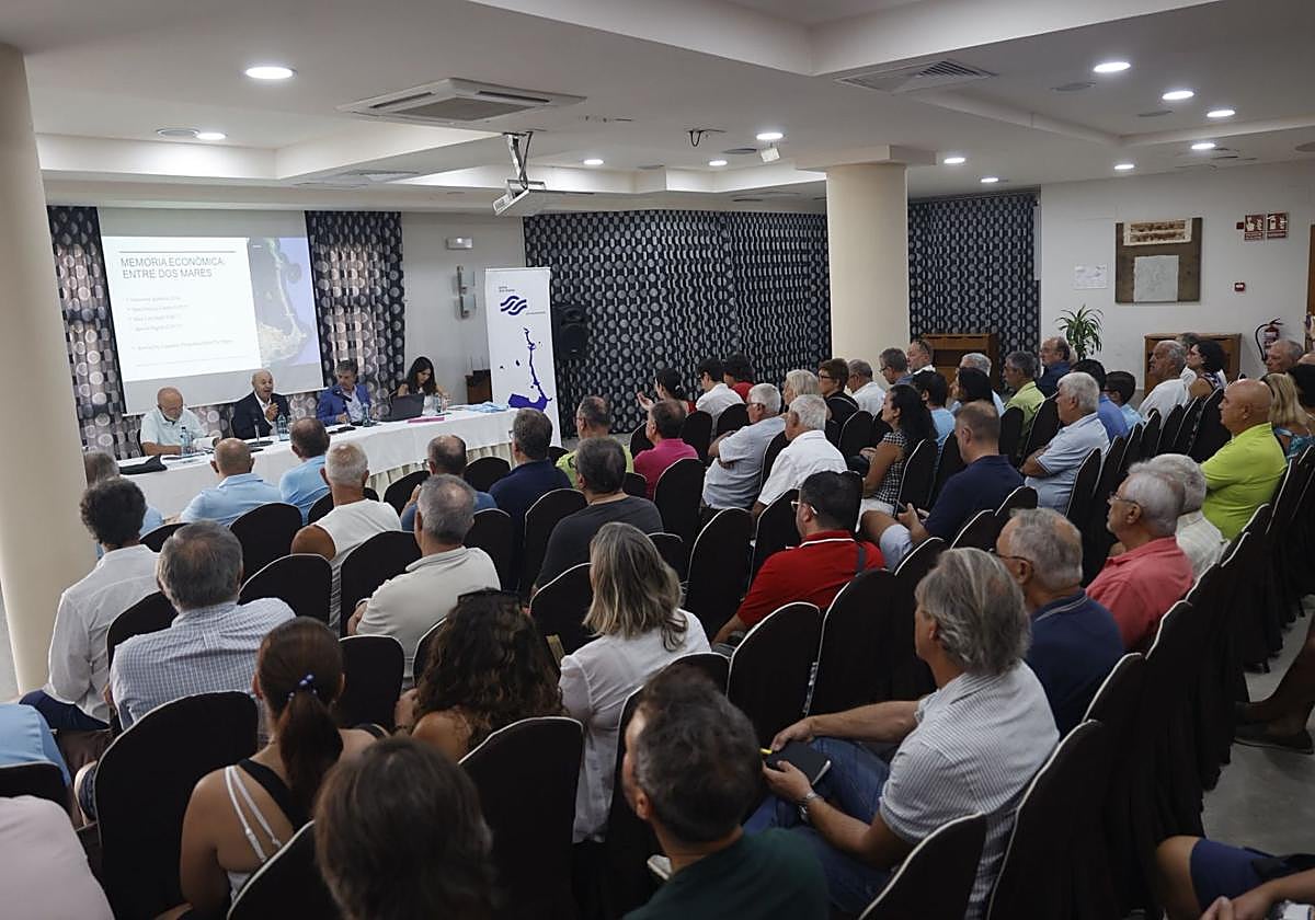 Asistentes a la presentación del estudio, este jueves, en el Hotel Las Gaviotas de La Manga.