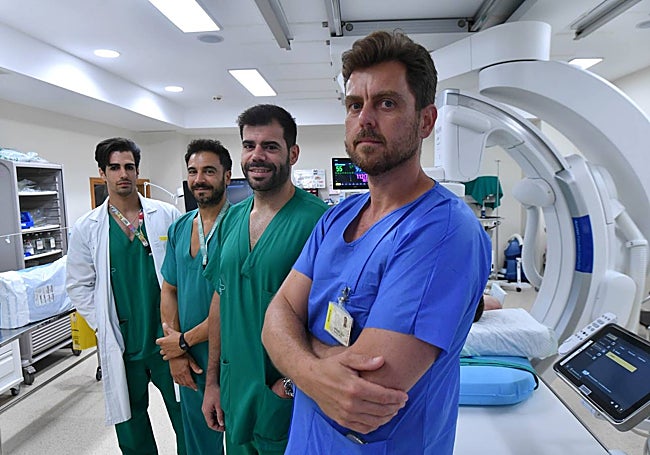 El equipo de radiólogos intervencionistas. De izquierda a derecha, Antonio García-Alanis, Antonio Ocete, Antonio Castillo y Daniel Carbonell.