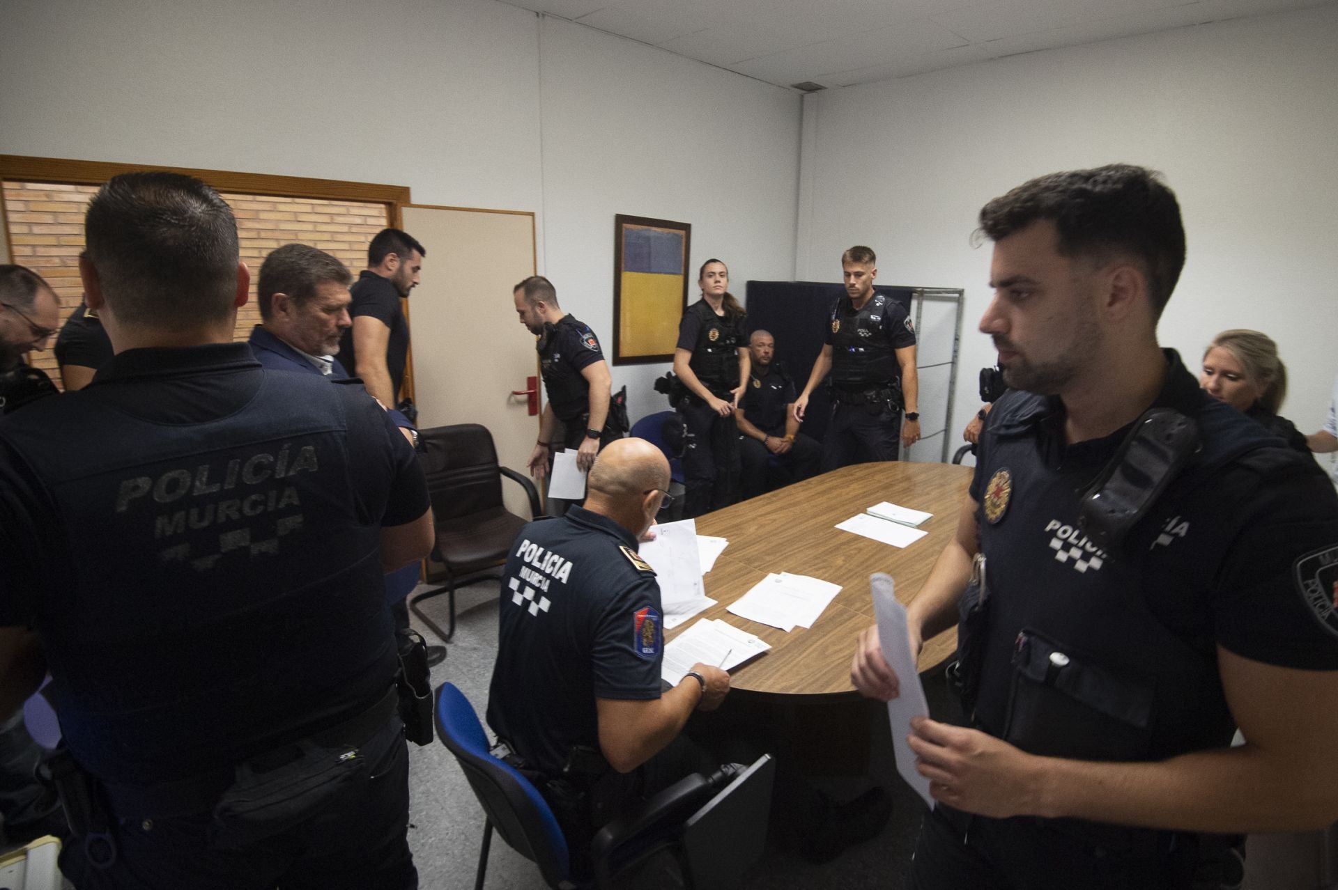 Así trabajan las patrullas nocturnas de la Policía Local de Murcia