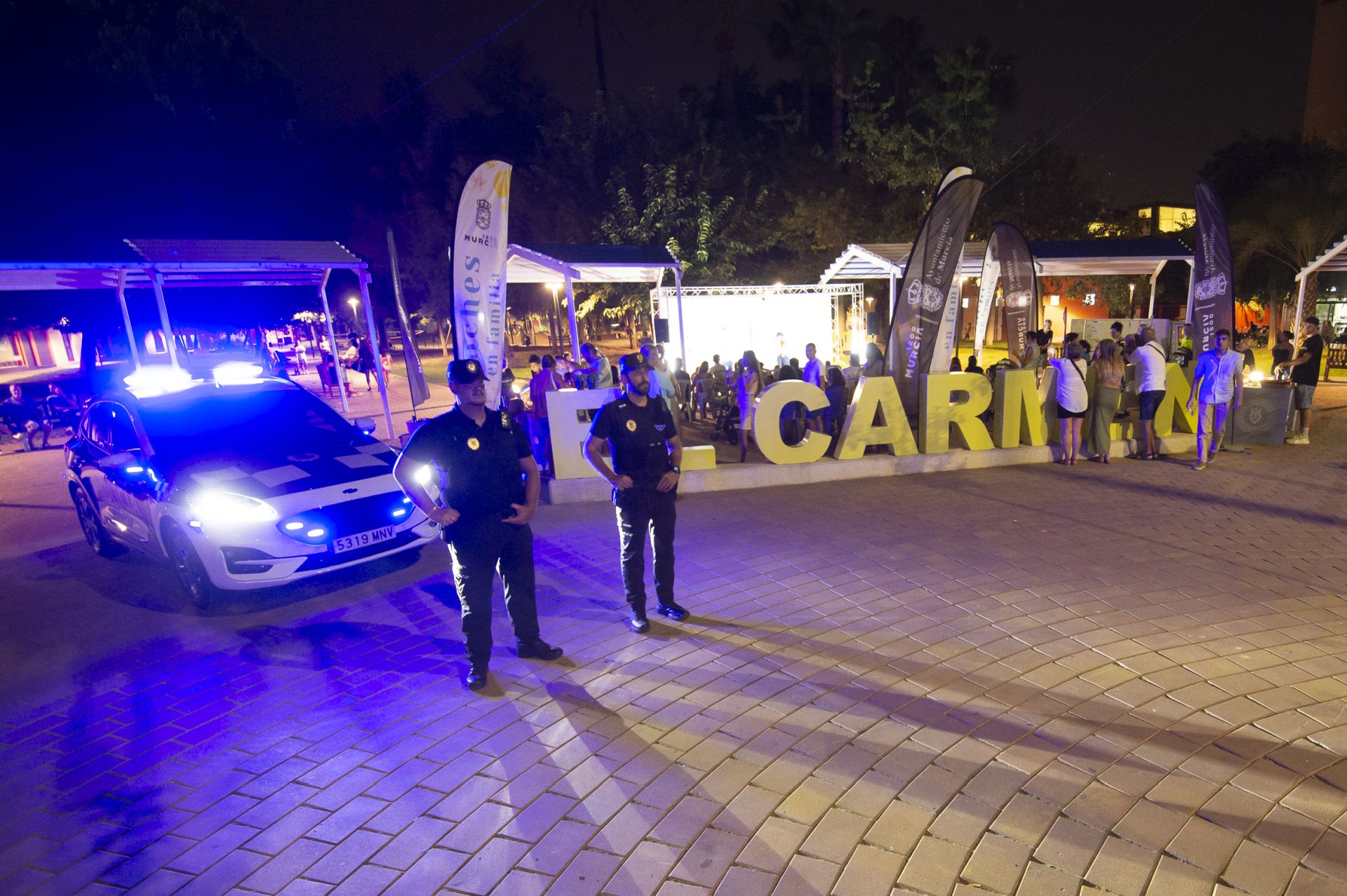Así trabajan las patrullas nocturnas de la Policía Local de Murcia