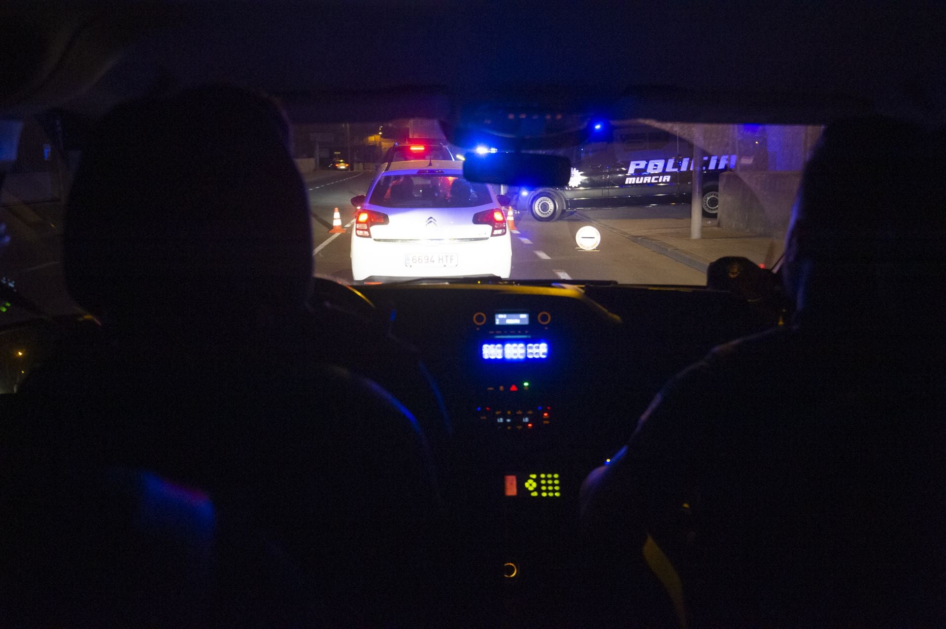 Así trabajan las patrullas nocturnas de la Policía Local de Murcia