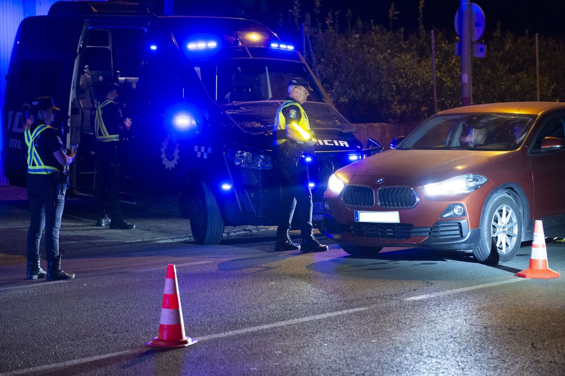 Así trabajan las patrullas nocturnas de la Policía Local de Murcia