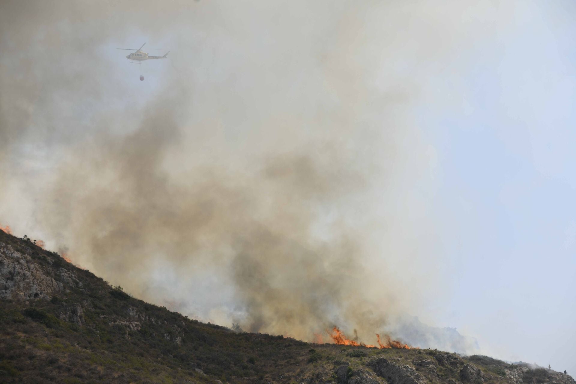 Las imágenes del incendio del Cedacero en Cartagena