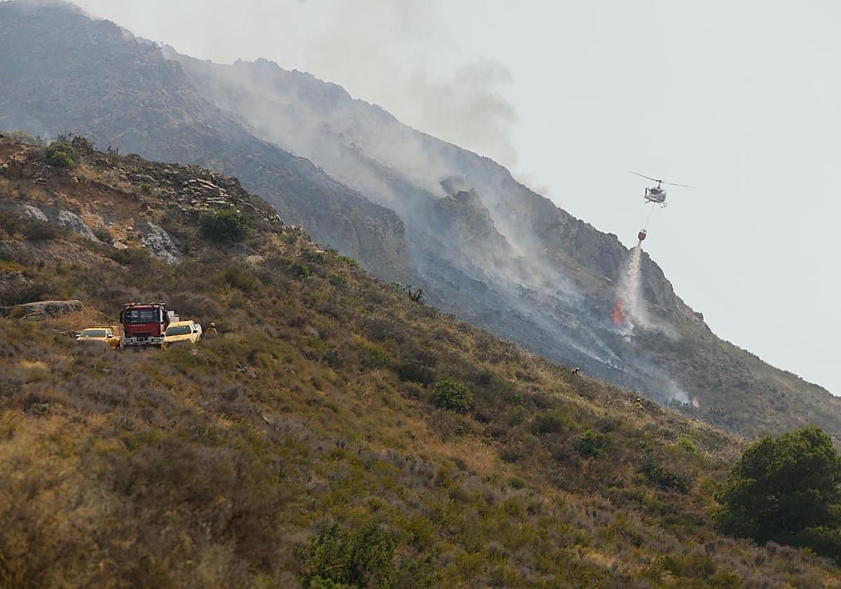 Las imágenes del incendio del Cedacero en Cartagena
