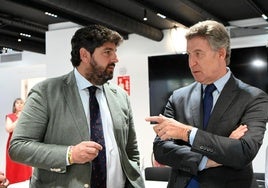 Fernando López Miras junto a Alberto Núñez Feijóo, en julio, en la reunión de la nueva dirección nacional tras el congreso del partido.