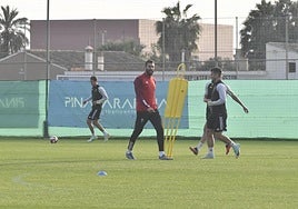Carlos Cuéllar, como entrenador del Imperial.