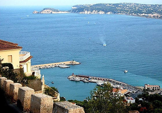 Imagen del puerto y la bahía de Jávea, en una imagen de archivo.