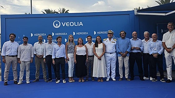 Miles de personas disfrutan de la propuesta sostenible en el stand de Hidrogea durante la inauguración de la Ocean Race