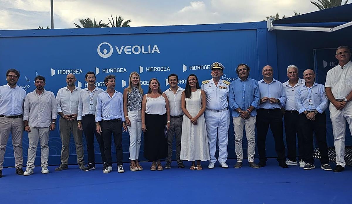 Miles de personas disfrutan de la propuesta sostenible en el stand de Hidrogea durante la inauguración de la Ocean Race