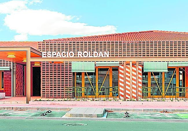 Centro Cívico de Roldán. Edith Aroca Vicente y José María López Martínez. Colabora: Miguel Ballesteros Herraiz. 2023.