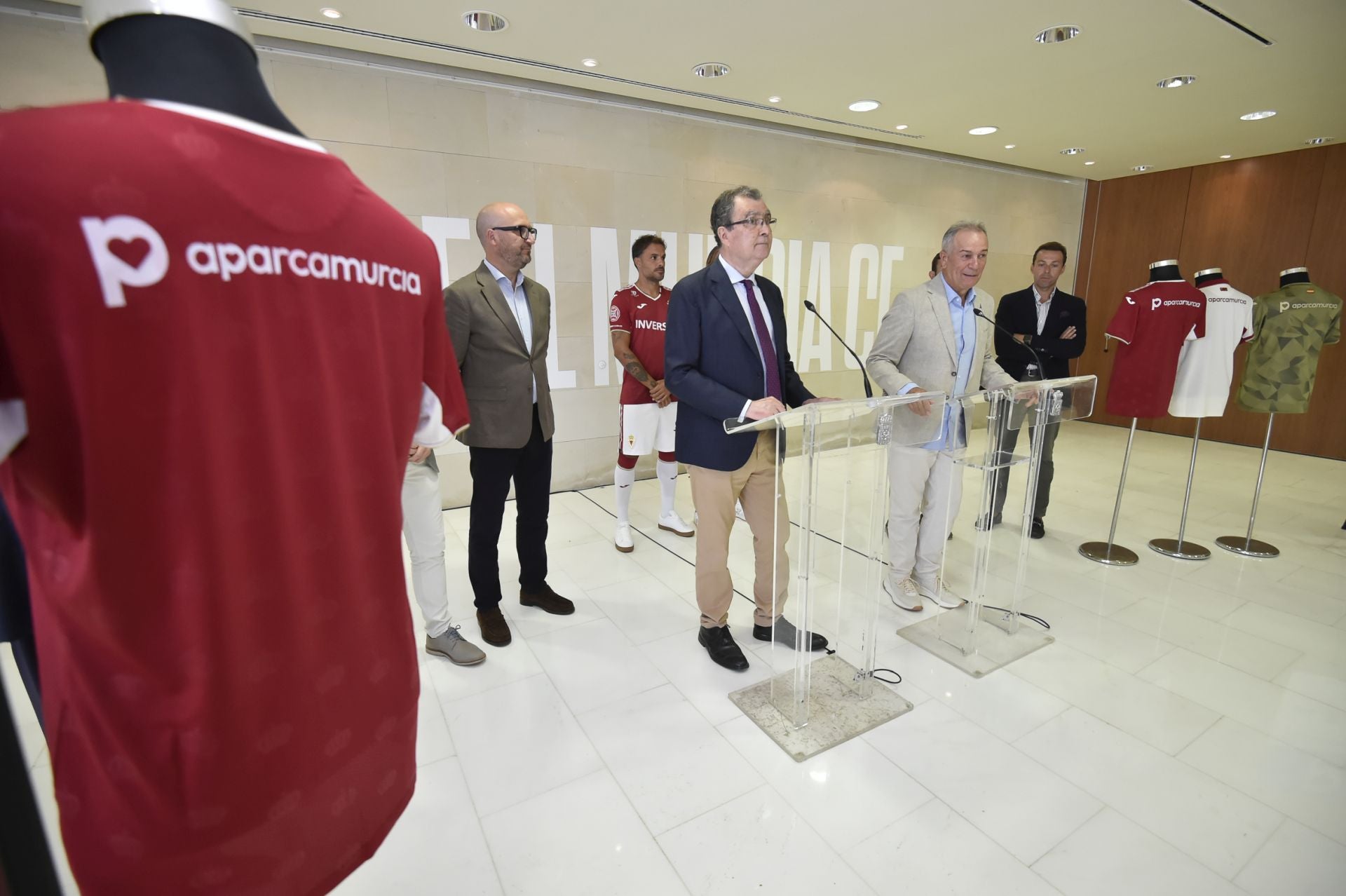 La presentación de la tienda del Real Murcia, en imágenes