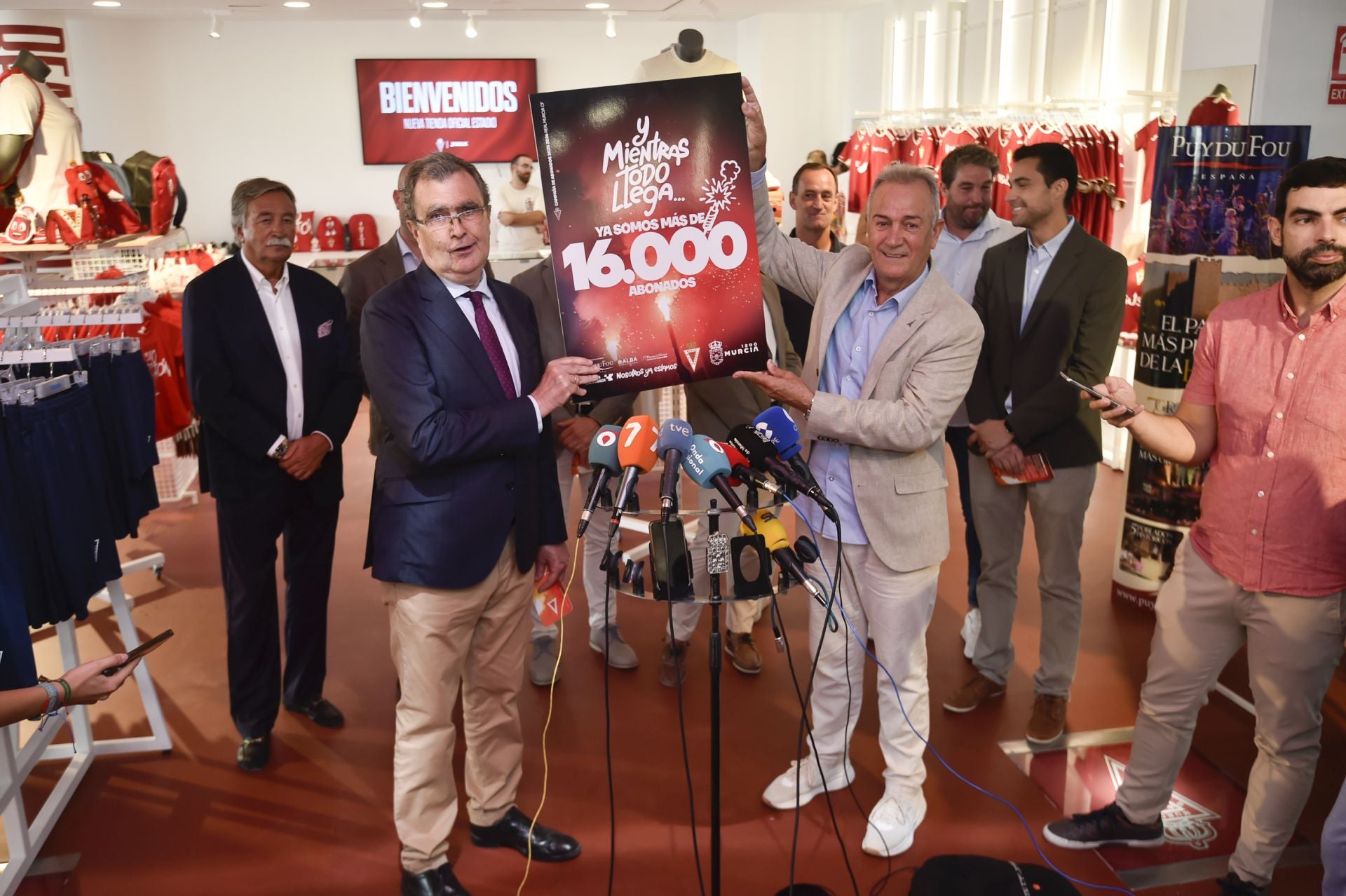 La presentación de la tienda del Real Murcia, en imágenes