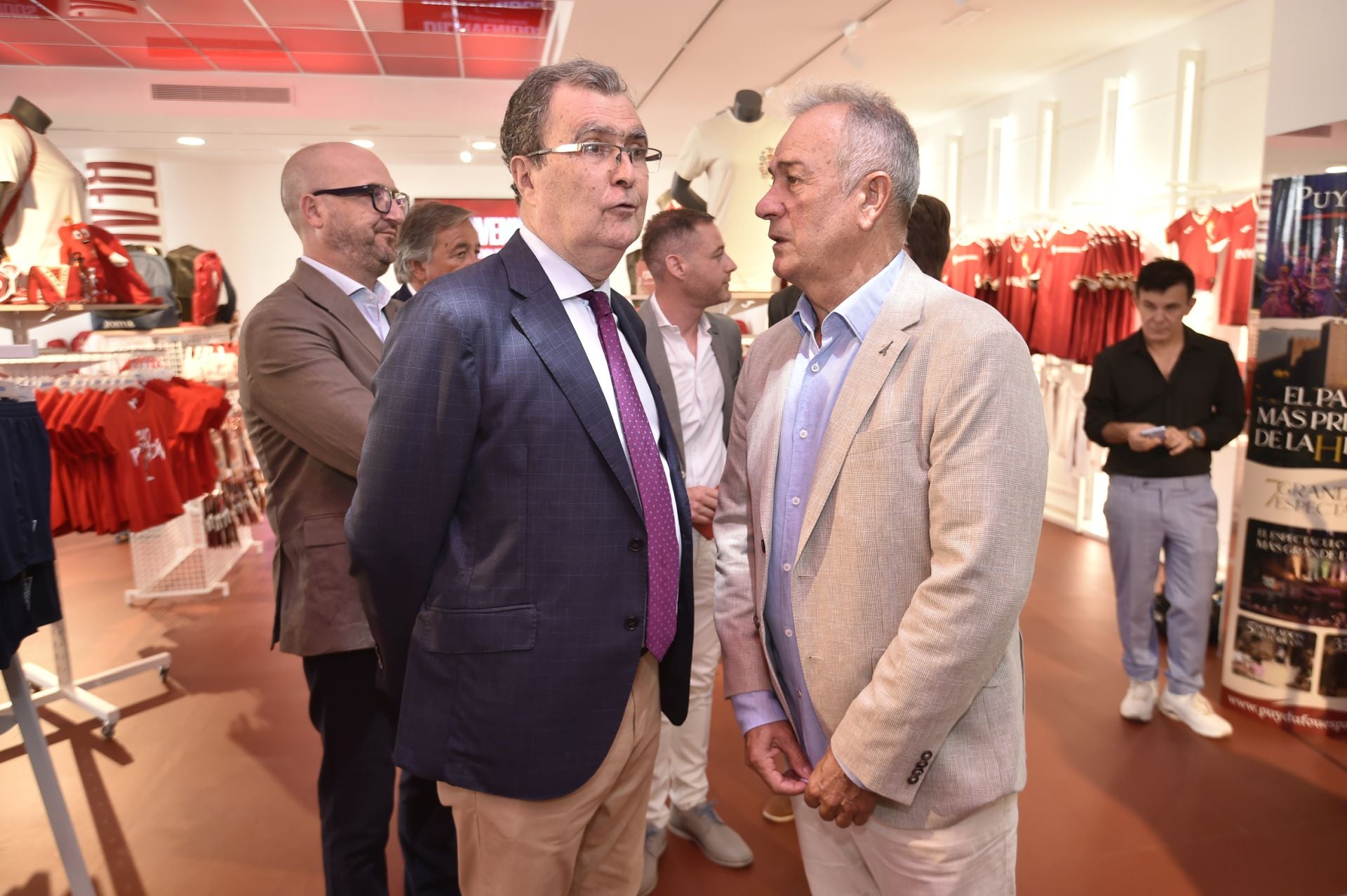 La presentación de la tienda del Real Murcia, en imágenes