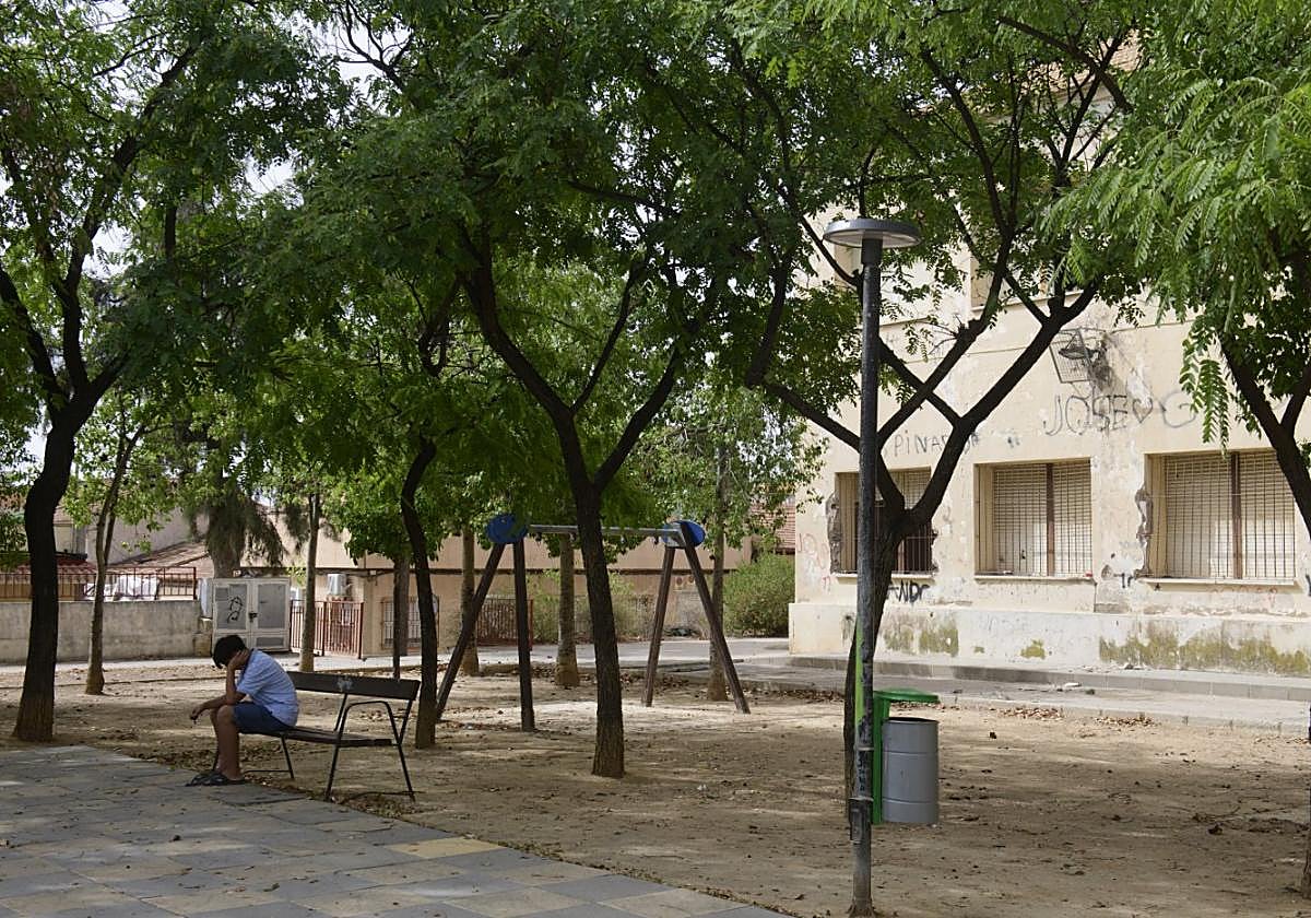Entorno del antiguo centro cultural del barrio.