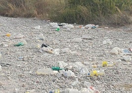 Captura del vídeo, en el que se aprecian restos del botellón.