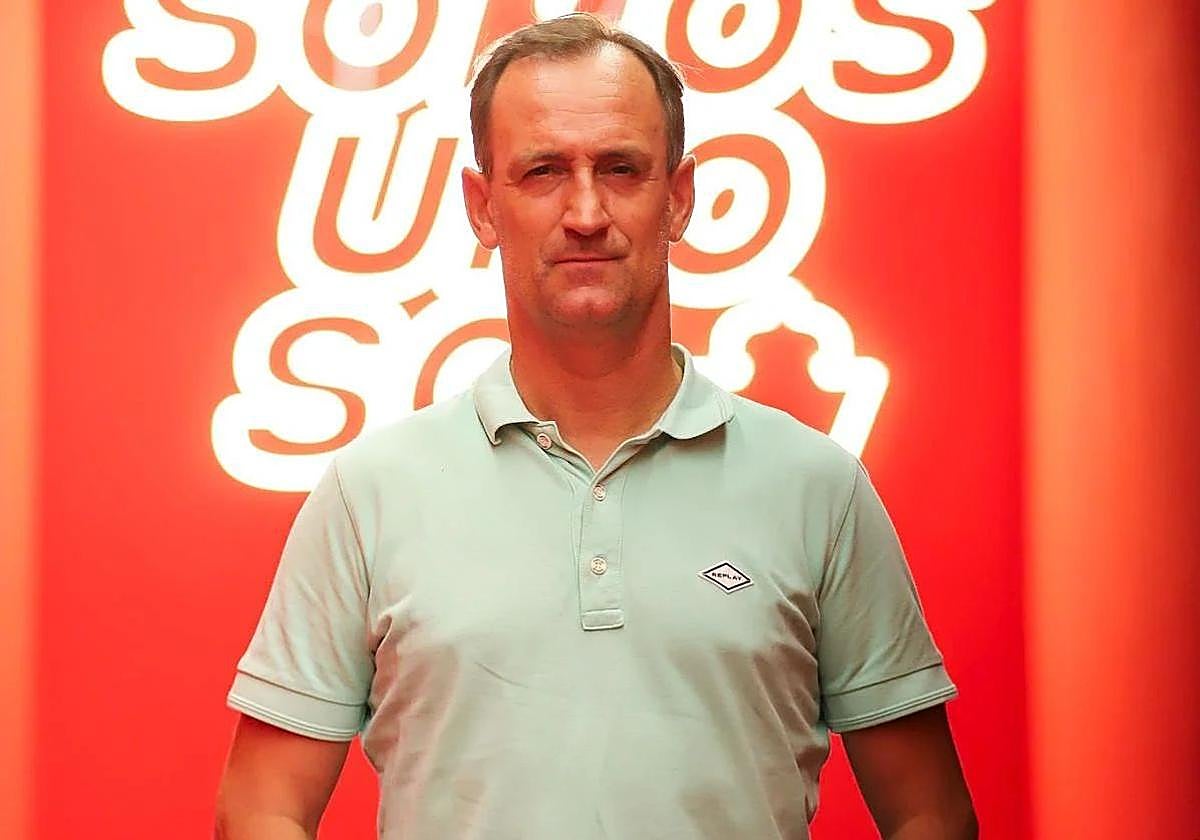 Joseba Etxeberria, en el túnel que conduce al terreno de juego del Enrique Roca.