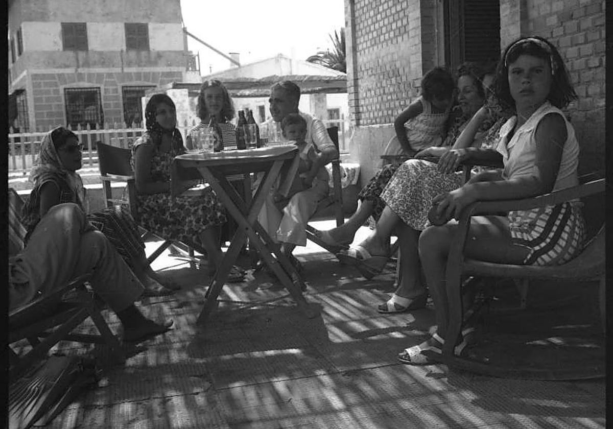 Aperitivo familiar (c. 1961-1962).