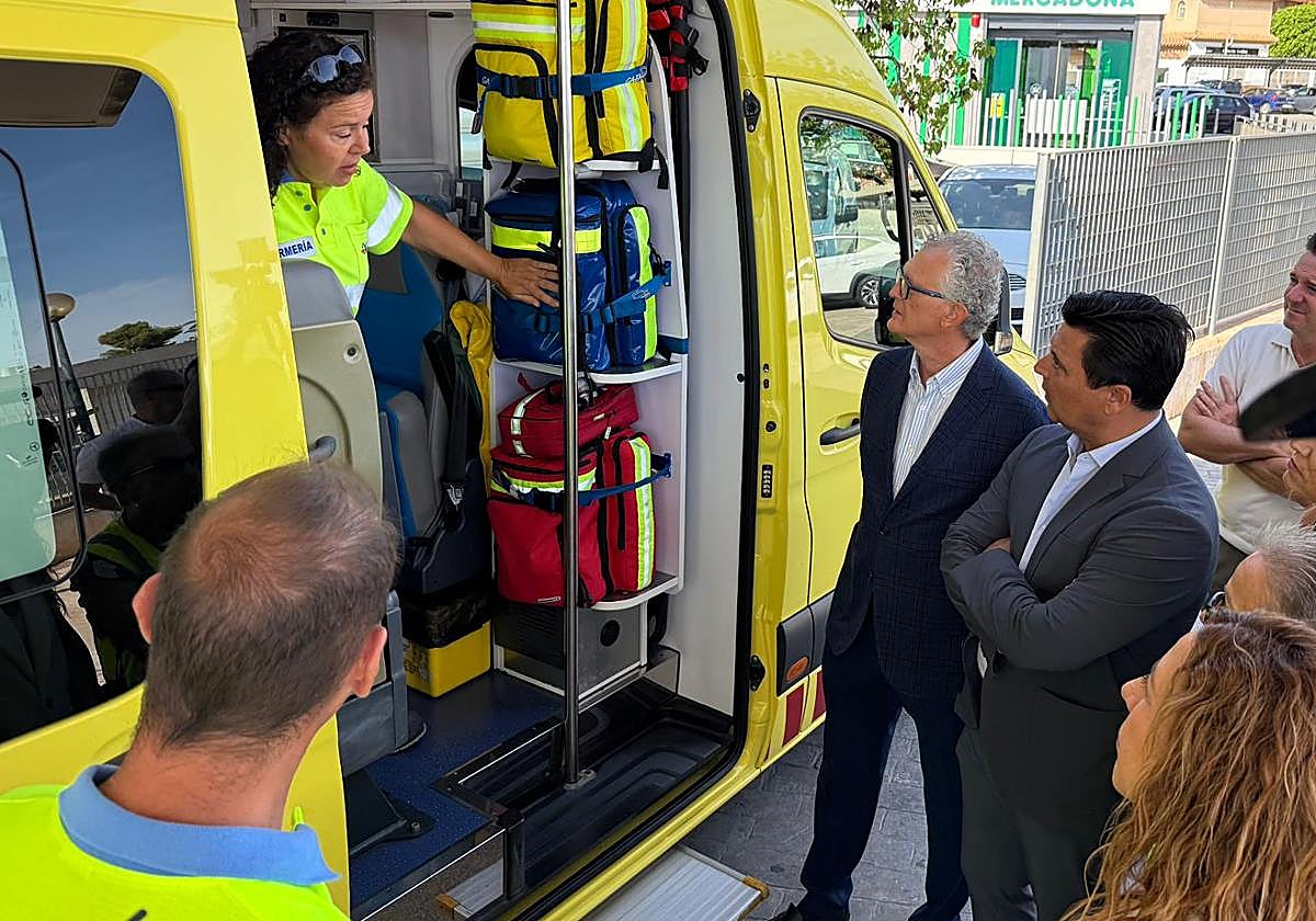 El consejero de Salud, en su visita al SUAP de San Javier, este viernes.