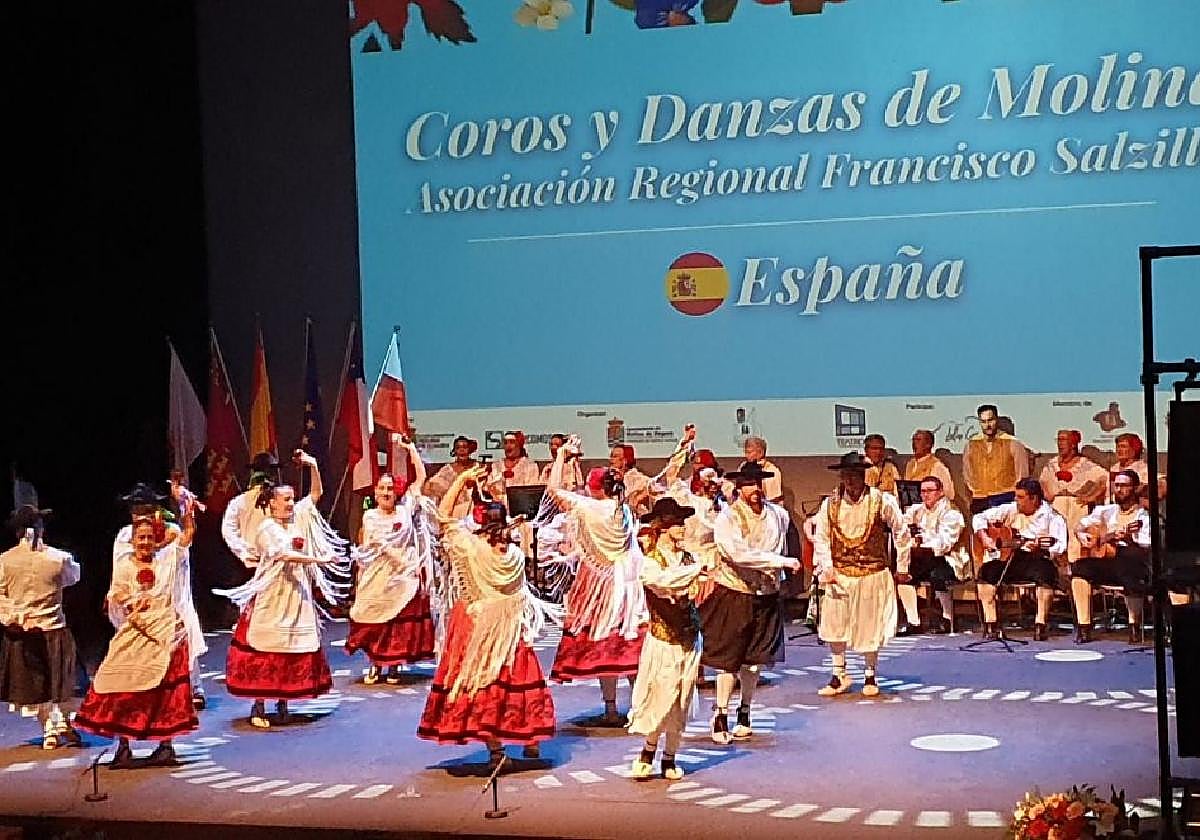 Actuación del Coro y Danzas de Molina el pasado año.