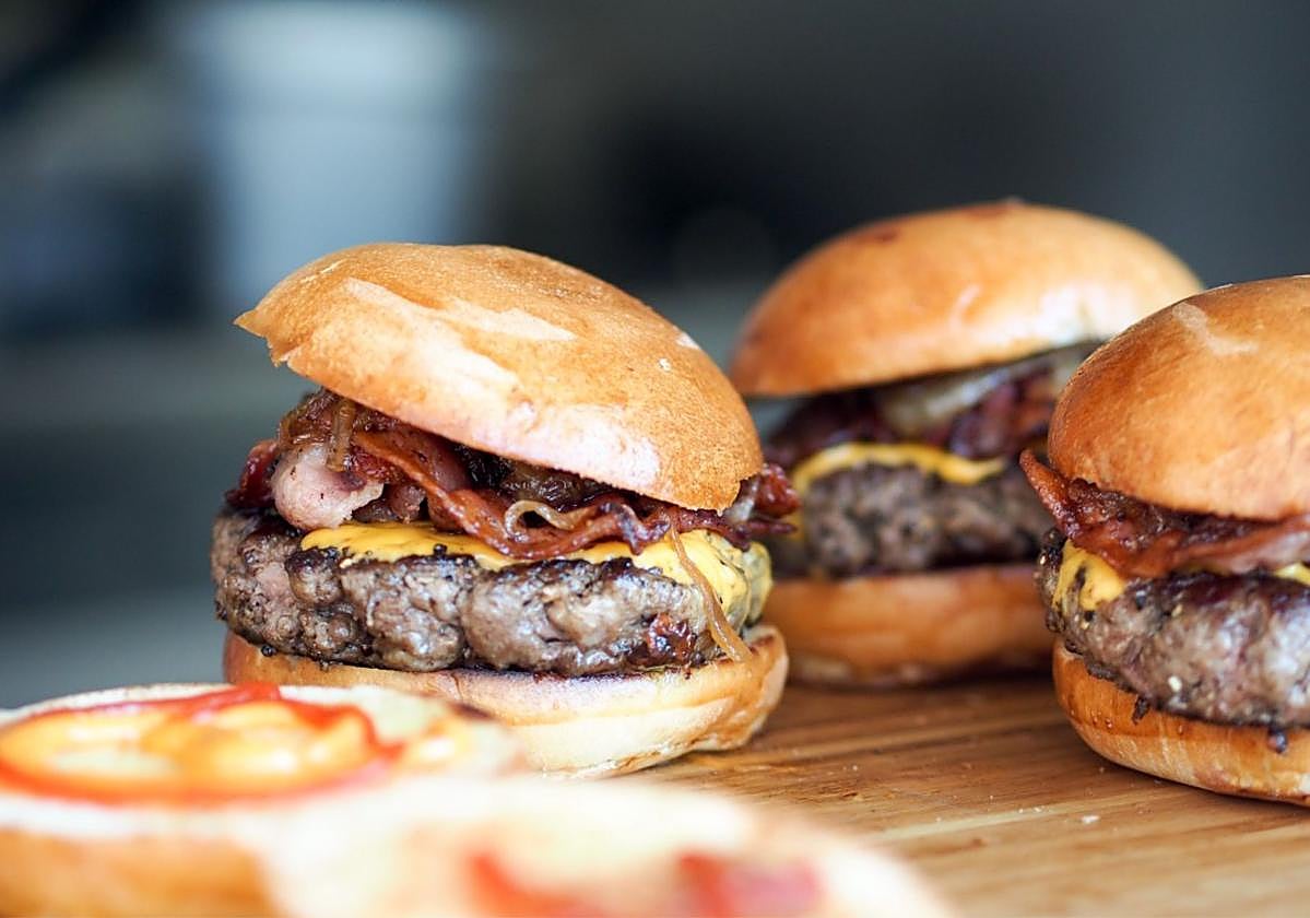 Mula se entrega al imperio 'burger'