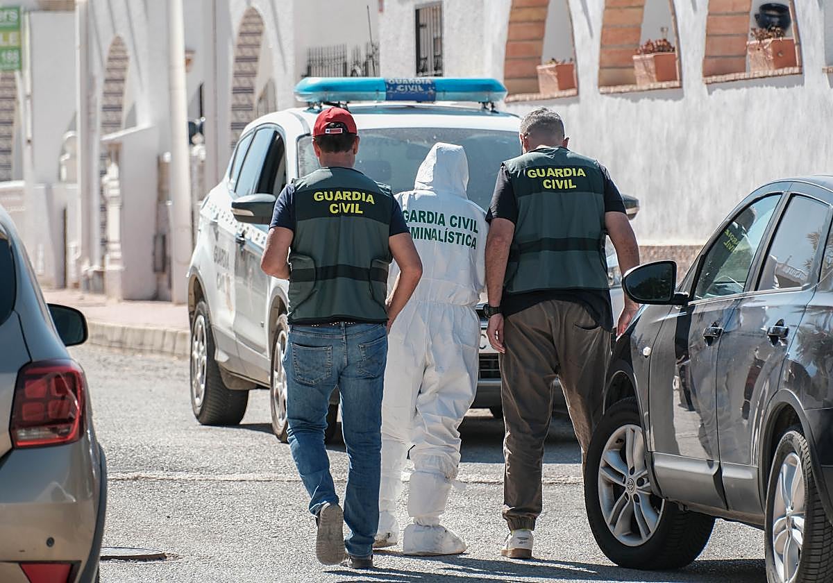Registros en la vivienda, este domingo.