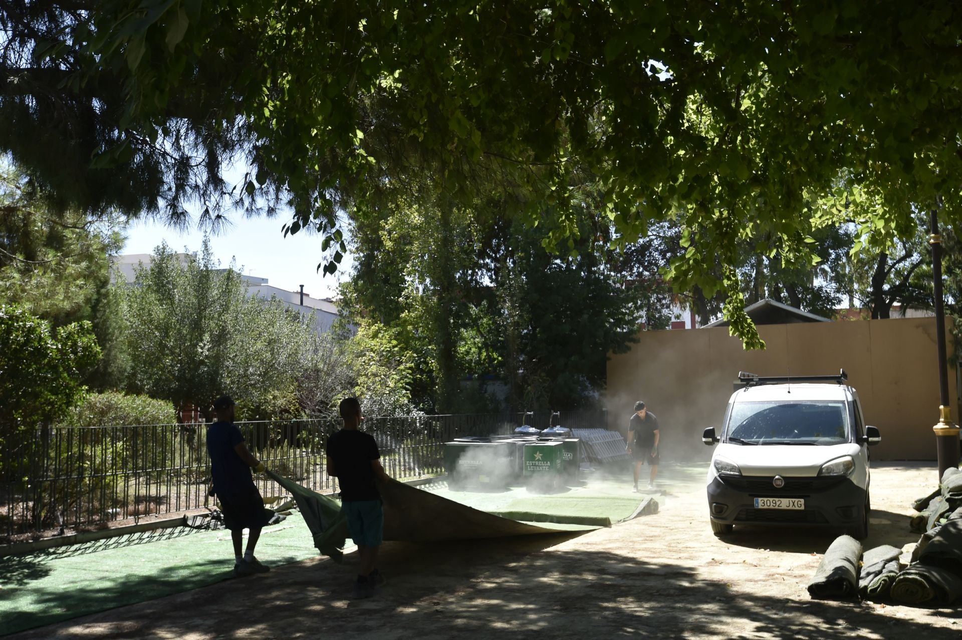 La instalación del pórtico de los Huertos del Malecón, en imágenes