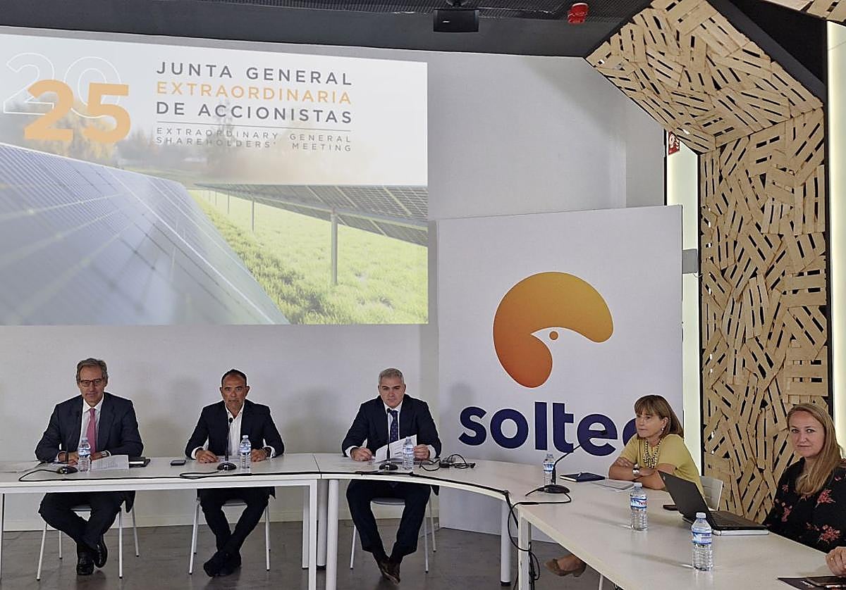 La junta general extraordinaria de accionistas, este lunes, de la compañía.