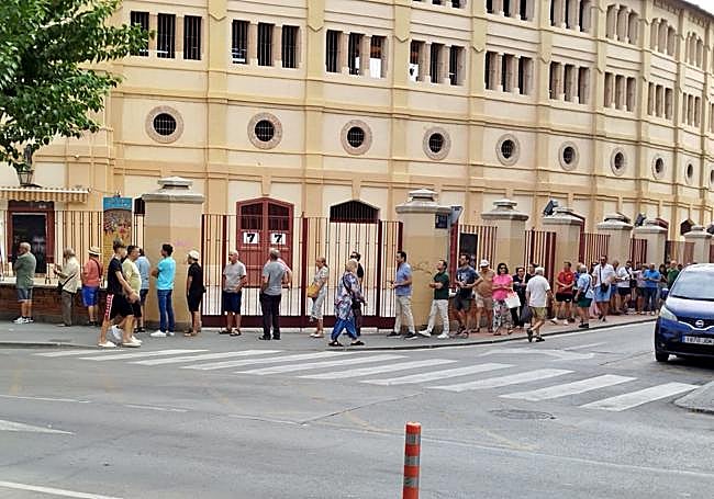 Colas en las taquillas de La Condomina.