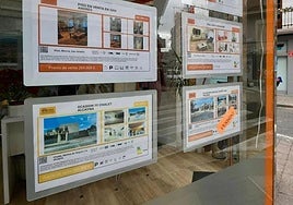 Imagen de archivo de una inmobiliaria en Murcia.