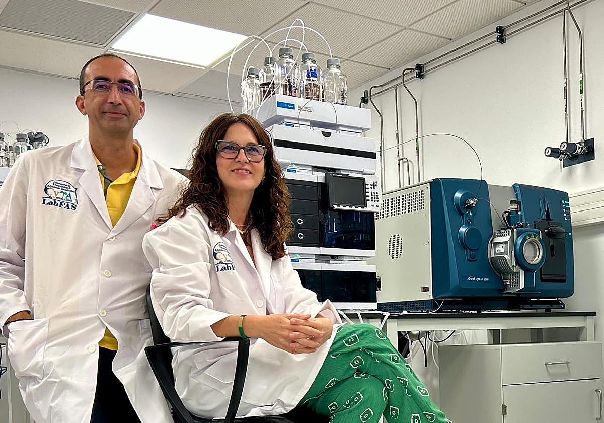 Los investigadores Raúl Domínguez y Sonia Medina.