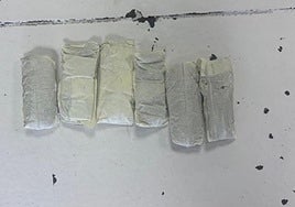 Las bolsas con hachís incautadas.