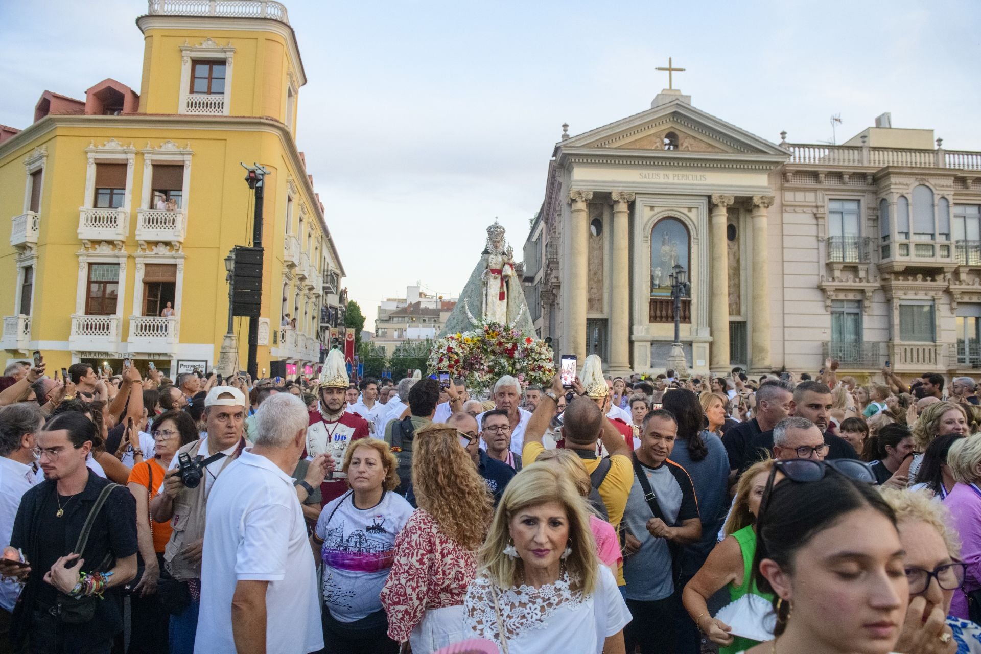 Las imágenes del recibimiento en Murcia a la Virgen de la Fuensanta