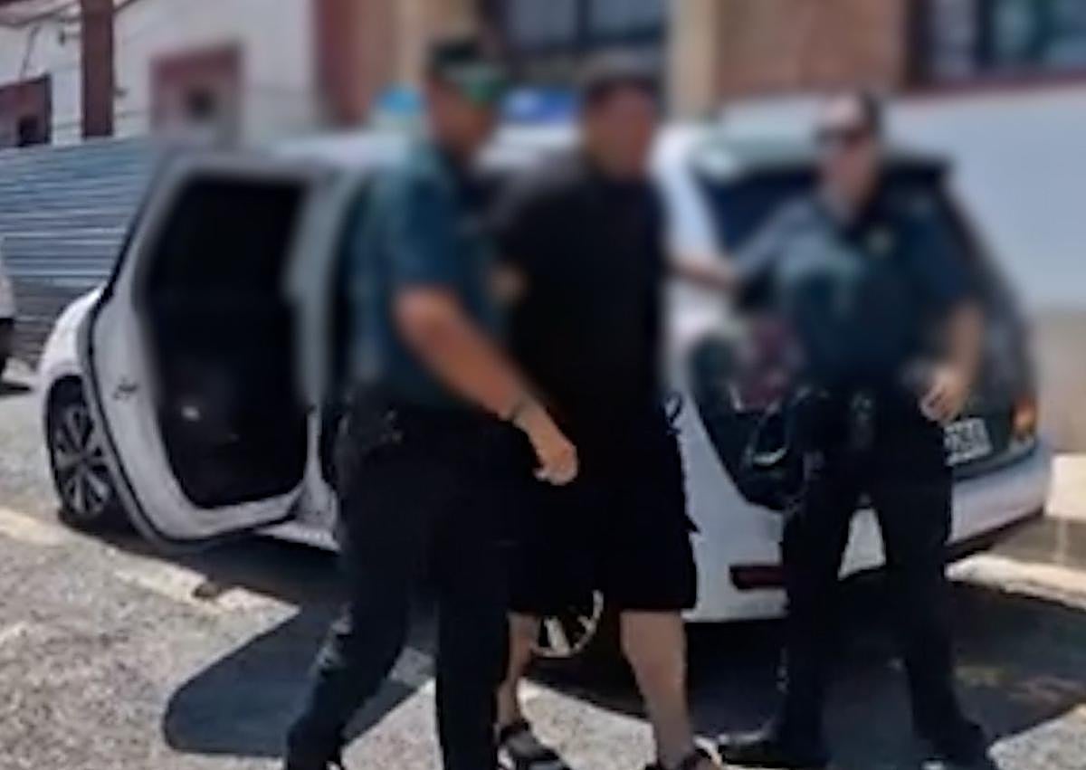 Imagen secundaria 1 - Arrestan a tres miembros de una conocida banda criminal chilena tras robar casi 50.000 euros en Mazarrón y Orihuela