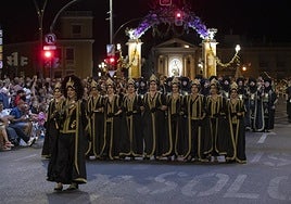 Desfile de Moros y Cristianos por las calles de Murcia.