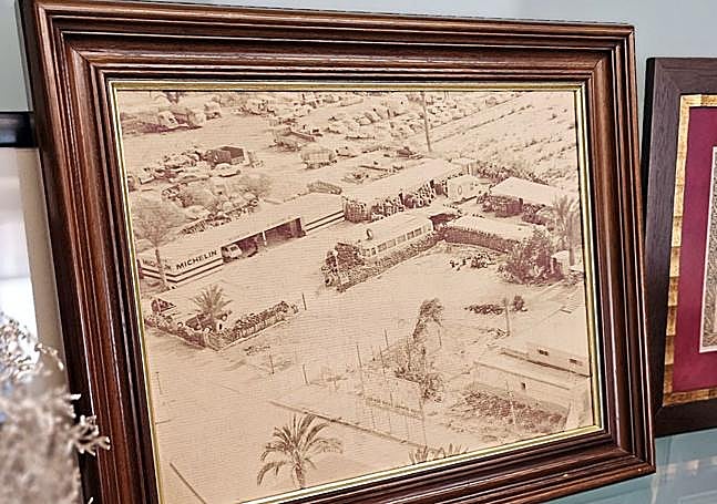 1983. Foto del primer taller de la hermanos Pérez Vázquez. En el 85 crean su primera empresa con el nombre de Industrias del Neumático. Hoy el grupo lo componen 52 empresas.