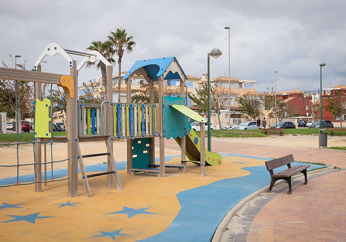 Imagen de archivo uno de los parques infantiles de Pilar de la Horadada.